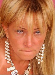 Musculed guy feels great while fucking tranny